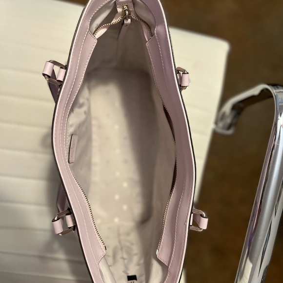 Kate Spade ♠️ Tote. 12” wide 9.5” tall Straps 8.5”. Zipper close. - Picture 6 of 6